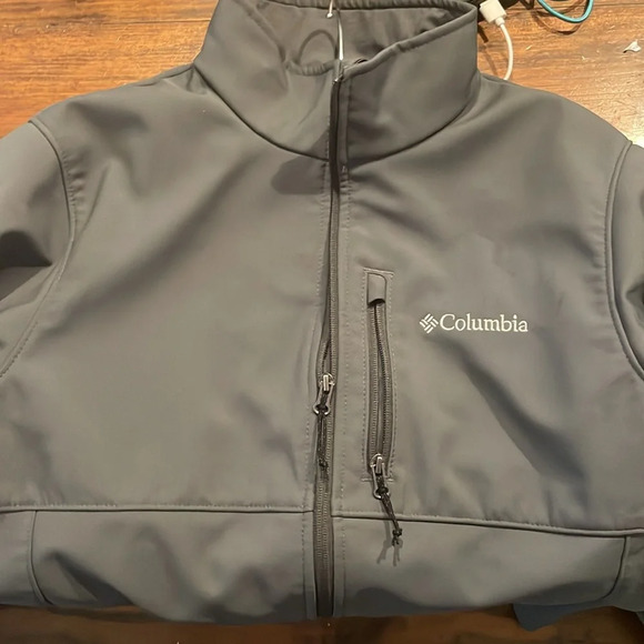 Columbia Jacket Size Medium - Picture 3 of 4